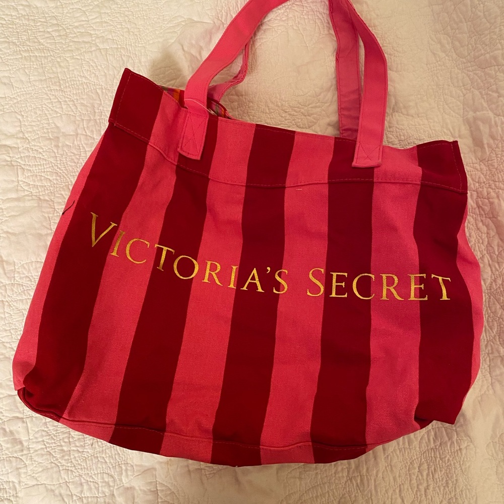 NEW with tags large Victoria’s Secret tote bag with magnet clasp.